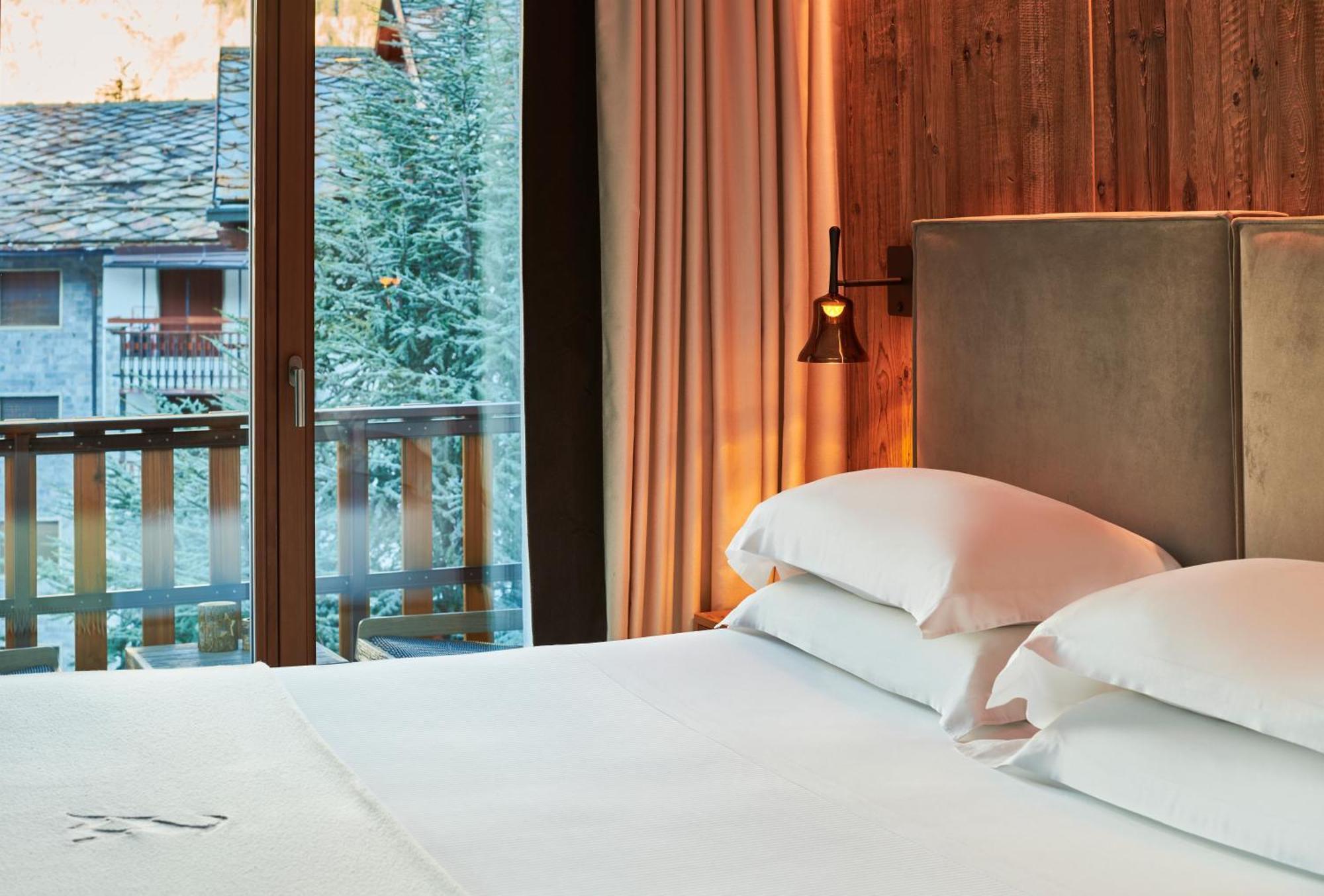 Le Massif Hotel & Lodge Courmayeur The Leading Hotels Of The World Exterior photo