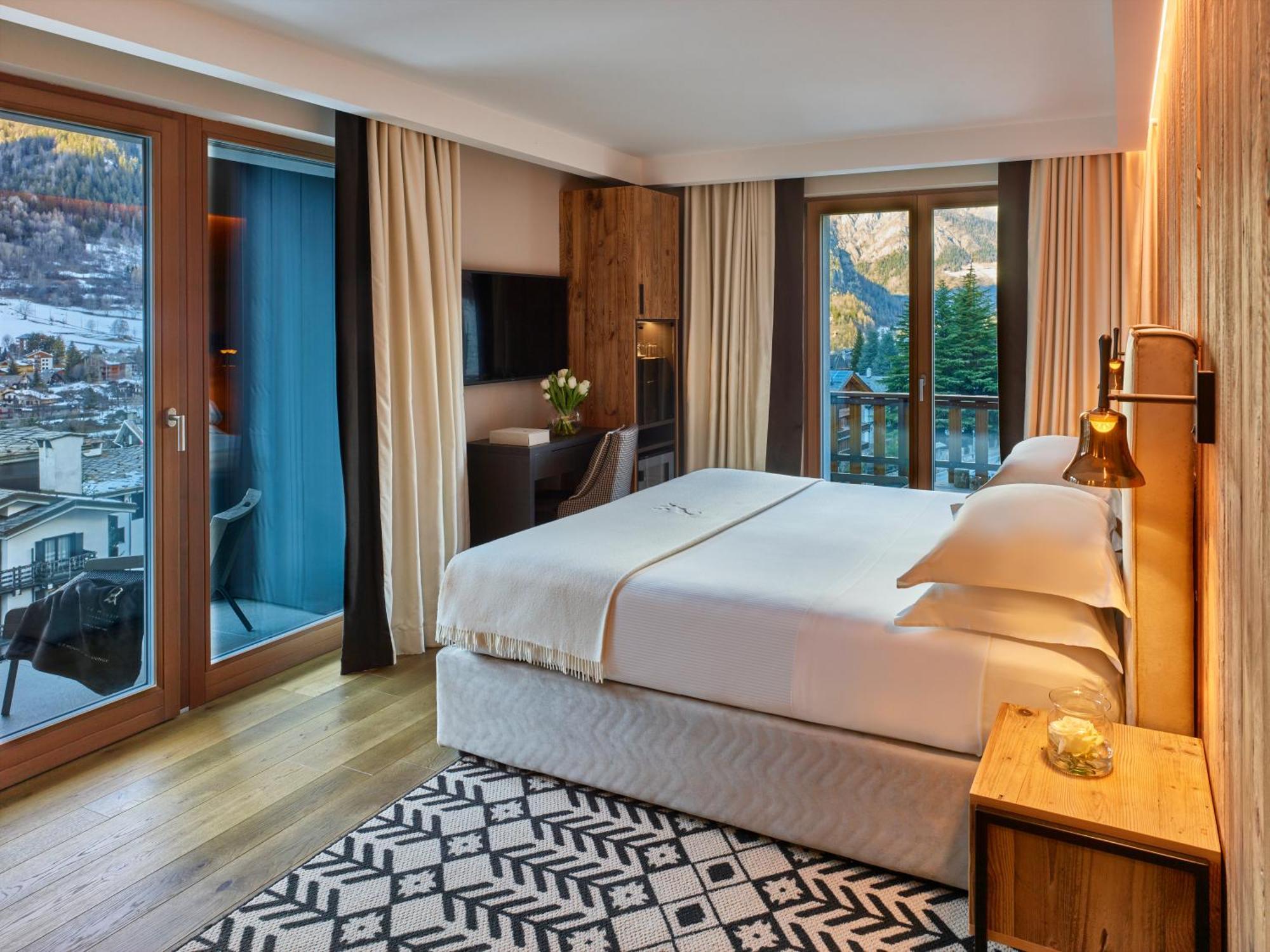 Le Massif Hotel & Lodge Courmayeur The Leading Hotels Of The World Exterior photo